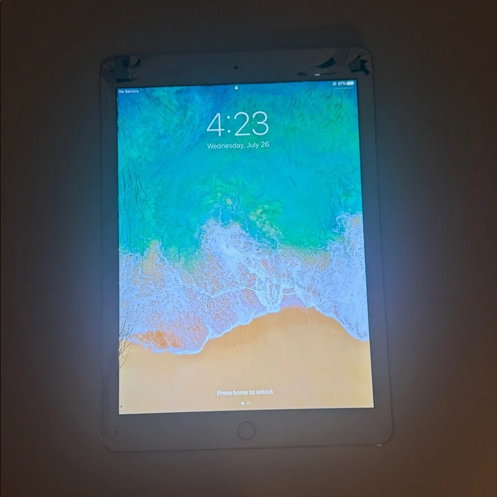 Apple iPad 2 | White/Gold | Turns On | Cracked Screen | As-Is